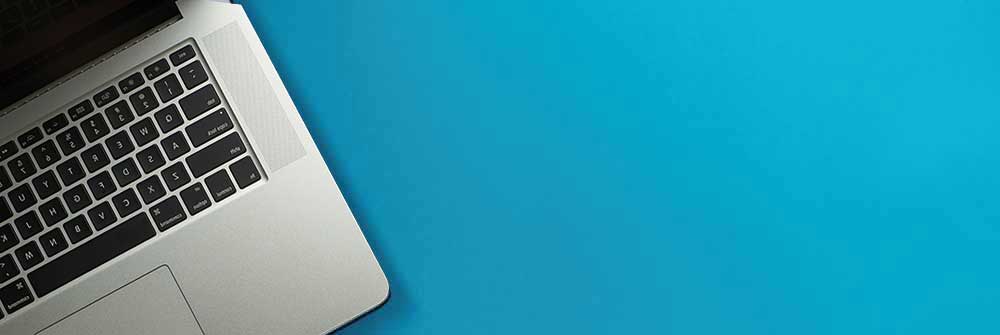 sm_laptop_narrow2_SBI301984768